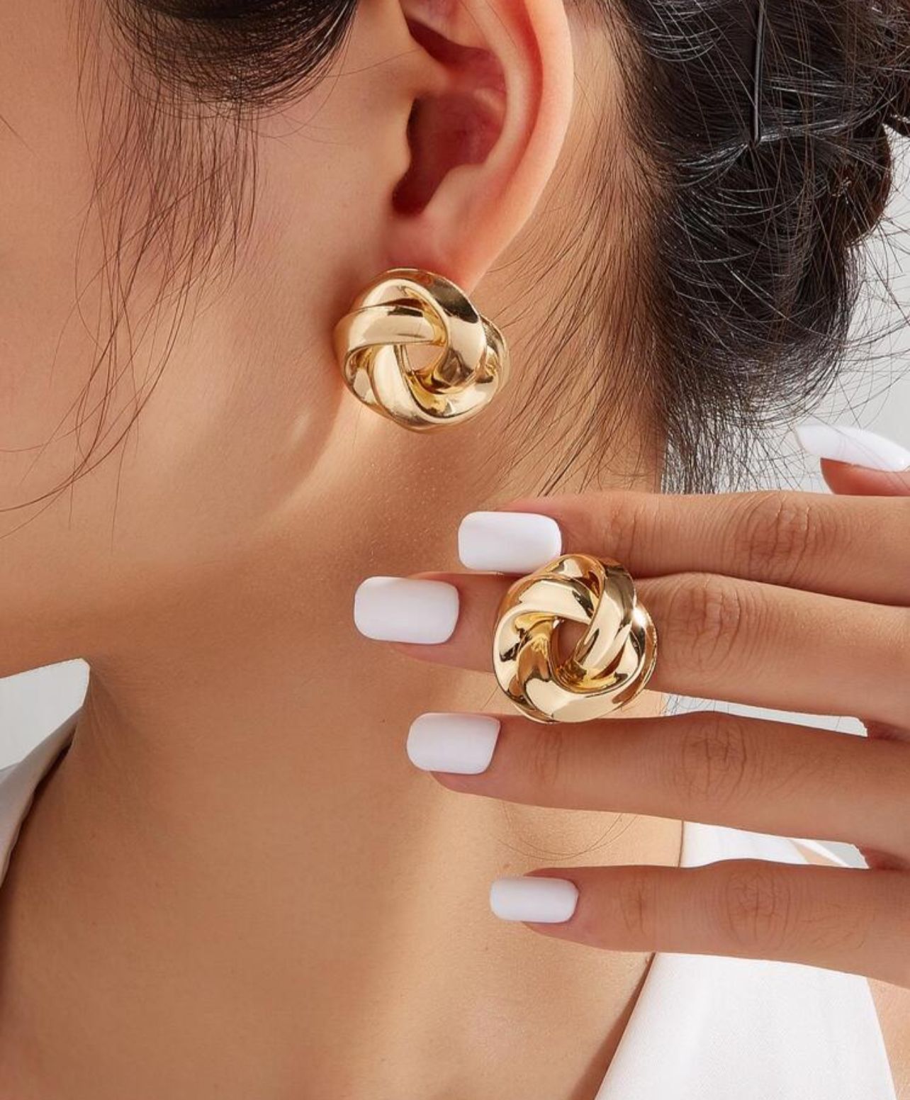 1pair Fashionable Twist Design Stud Earrings