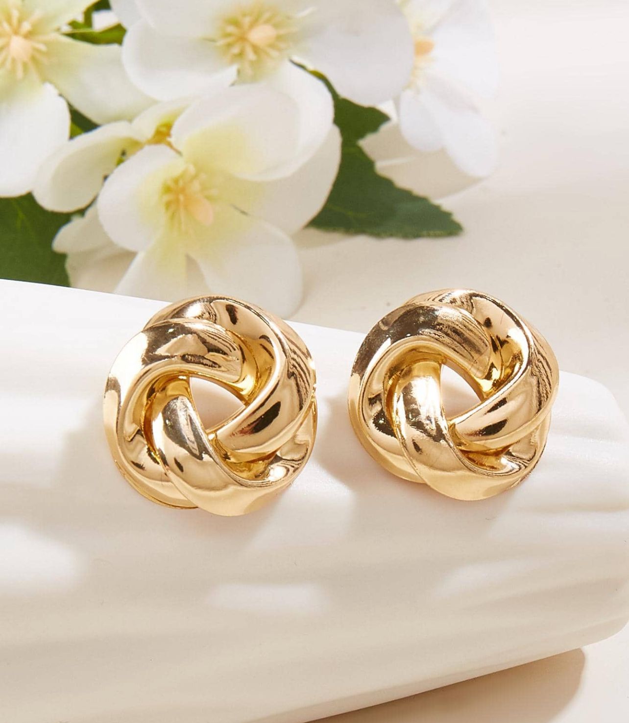1pair Fashionable Twist Design Stud Earrings